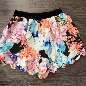 Colorful scalloped shorts